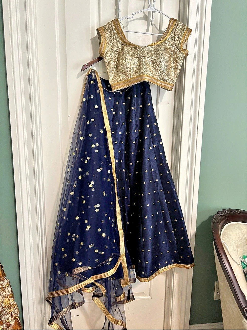 Designer amarsons Blue & Gold Embellished Lehenga Blouse long duoetta new 3 pi